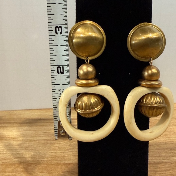 Vintage Gold Tone and “Bone” Clip On Earrings - Picture 7 of 8